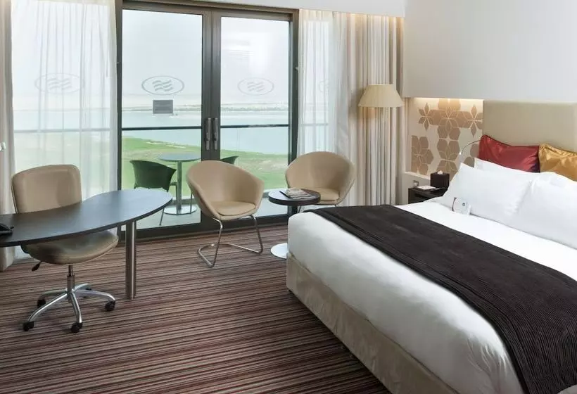 海の見えるダブルベッドスタンダードルーム, Crowne Plaza Yas Island, An Ihg