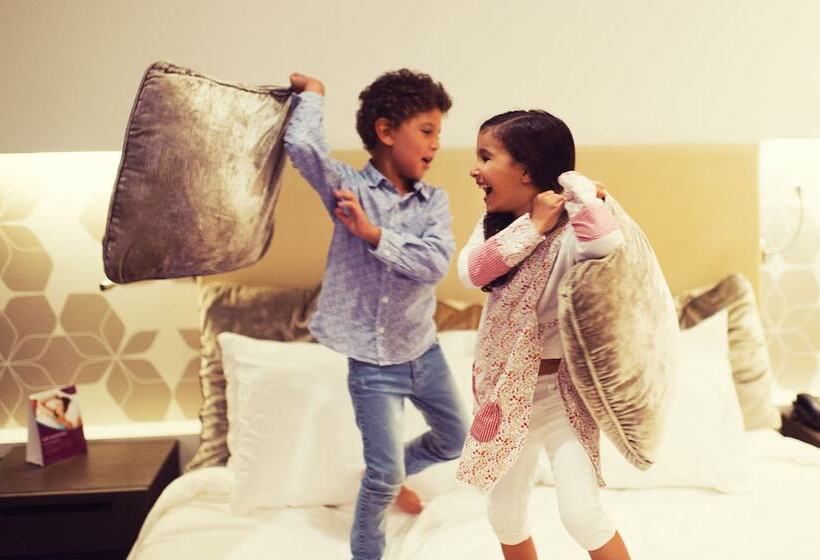 اتاق استاندارد با تخت دوبل و چشمانداز دریا, Crowne Plaza Yas Island, An Ihg