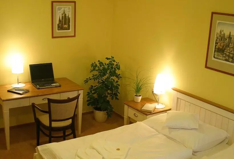 اتاق استاندارد سه نفره, Dolce Villa