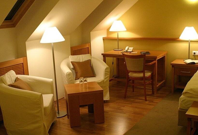 اتاق استاندارد سه نفره, Dolce Villa