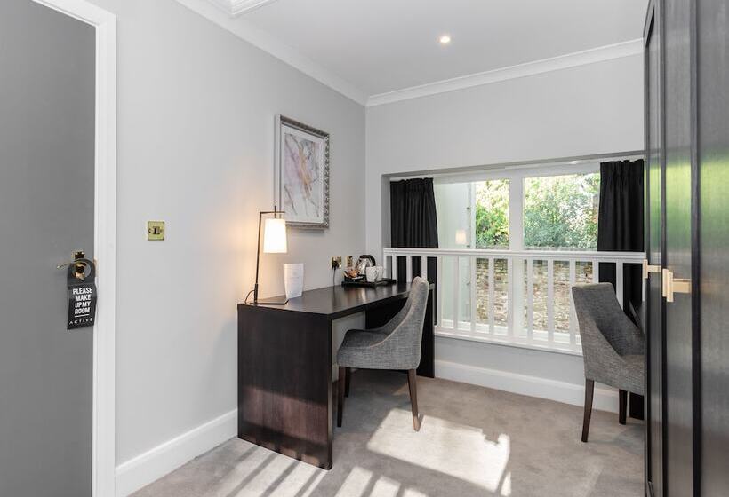 סוויטת ג'וניור, Gorse Hill