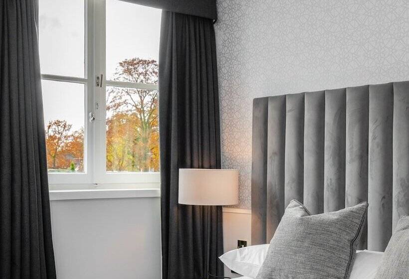 סוויטת ג'וניור, Gorse Hill