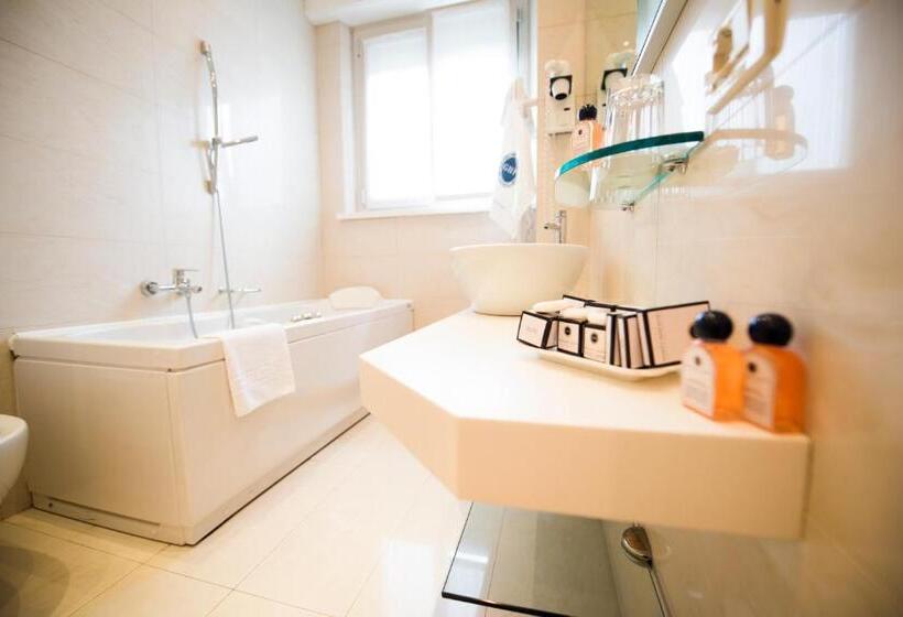 Prestige Triple Room, Grand Hotel Passetto