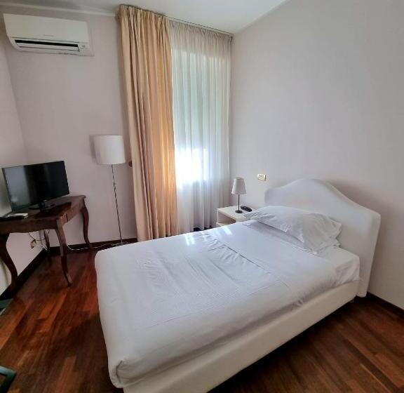 اتاق استاندارد یک نفره, Grand Hotel Passetto