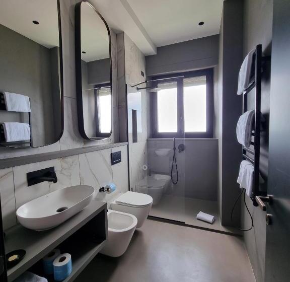 اتاق لوکس با بالکن و چشمانداز دریا, Grand Hotel Passetto