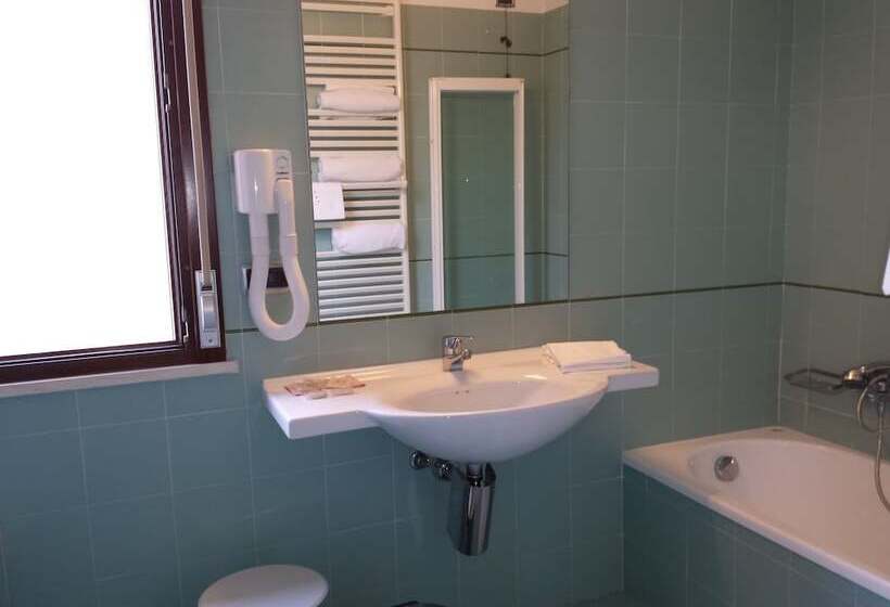 スタンダードトリプルルーム, Il Castellaccio