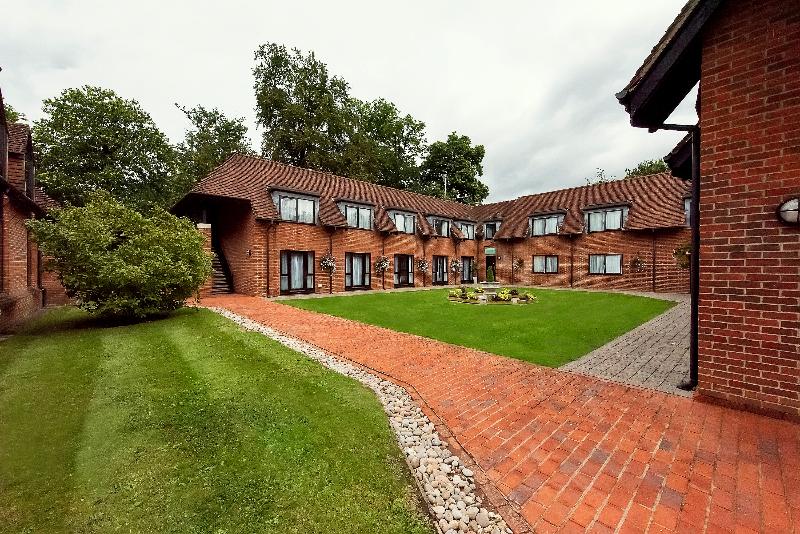 غرفة عائلية, New Place