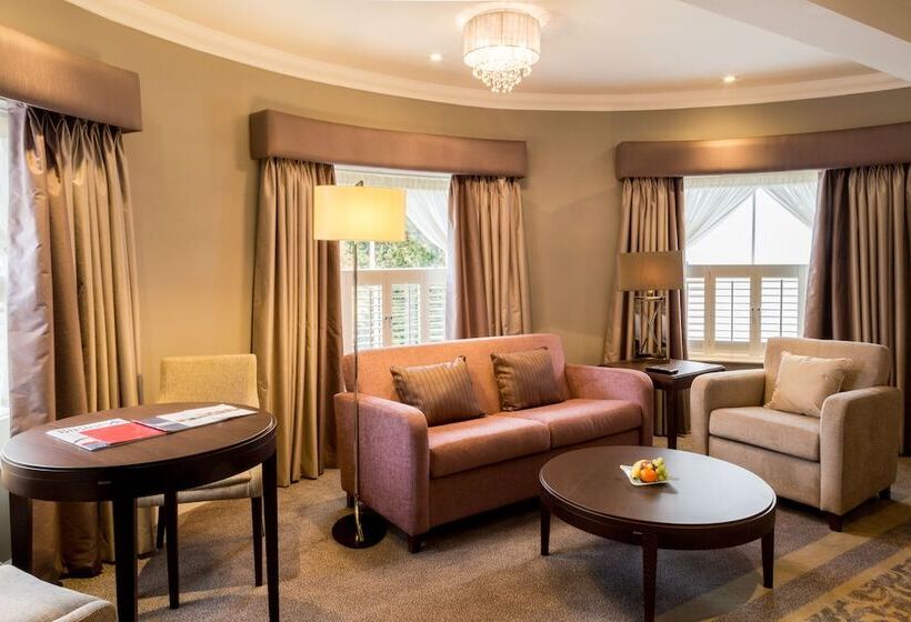 Люкс, Oakley Hall