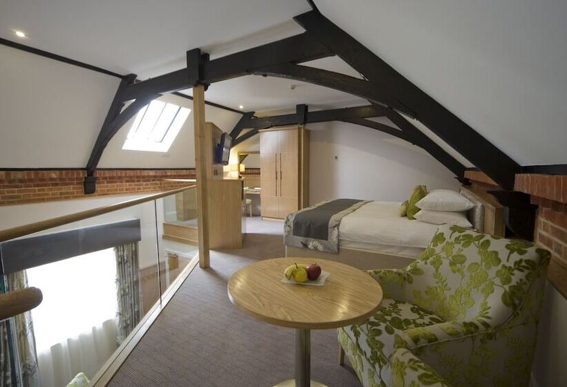 Люкс, Oakley Hall