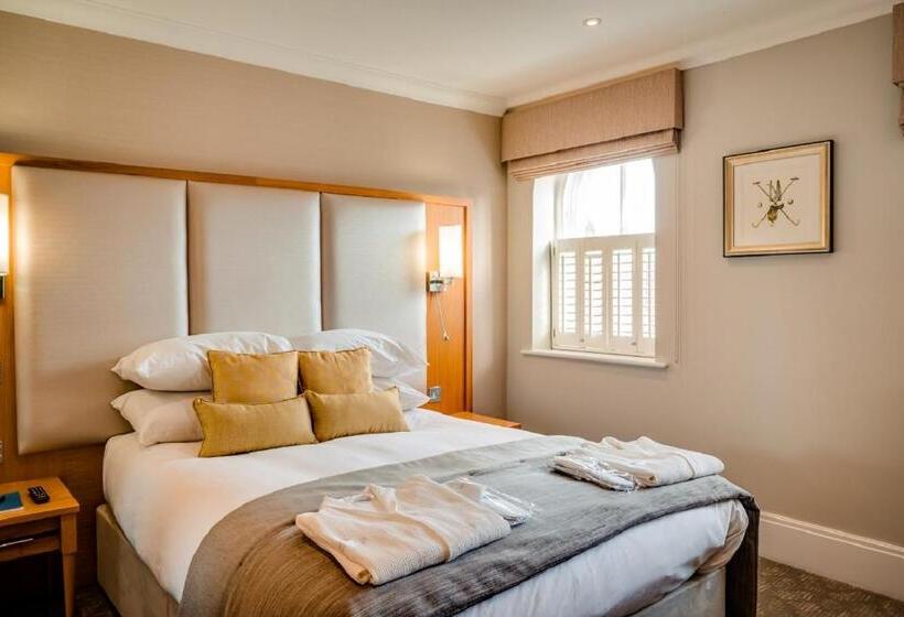 Люкс, Oakley Hall