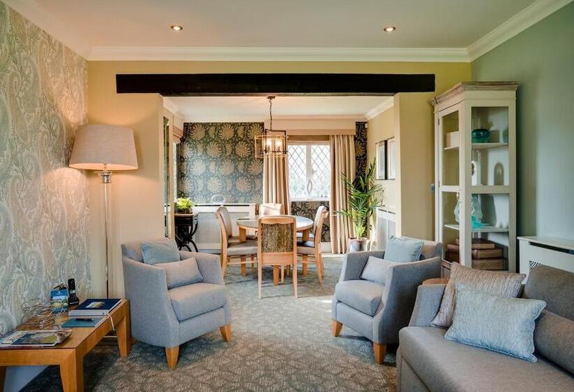 Дом 1 Спальня, Oakley Hall