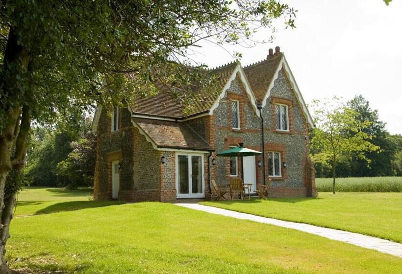 Дом 1 Спальня, Oakley Hall