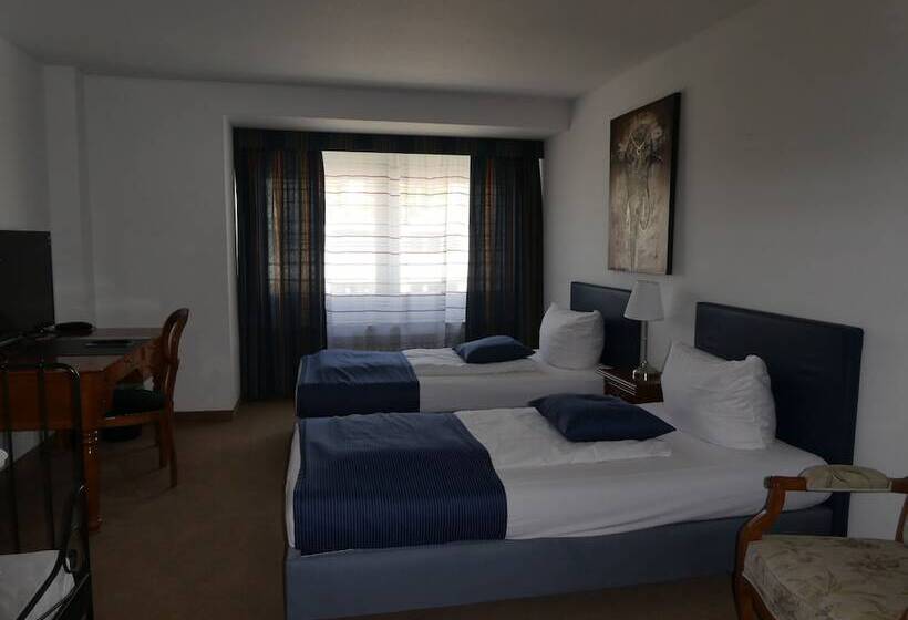 غرفة قياسية ثلاثية, Terminus