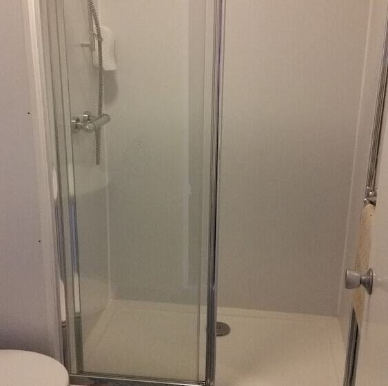 חדר קלאב, Adamton Country House