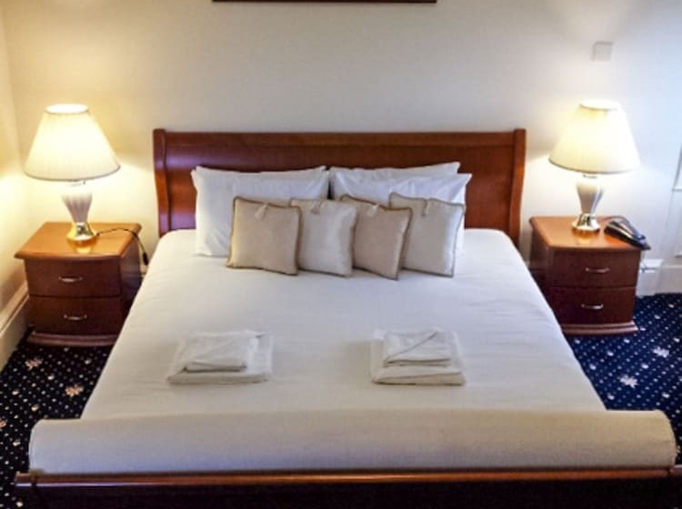 חדר אקזקיוטיב, Adamton Country House