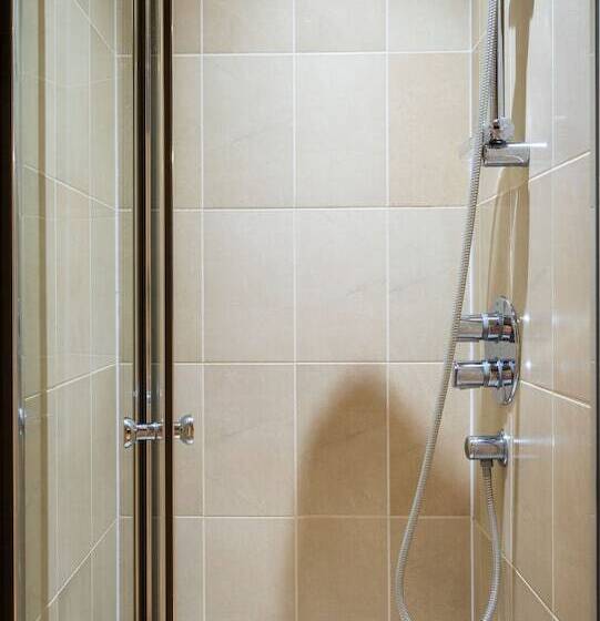 주니어 스위트, The Pennington