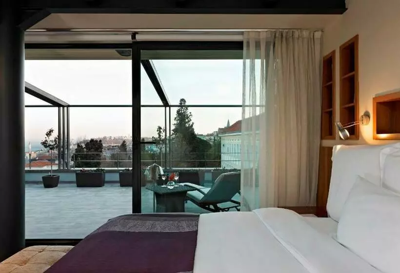 Deluxe Suite, Tomtom Suites