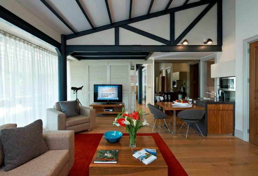 Deluxe Suite, Tomtom Suites