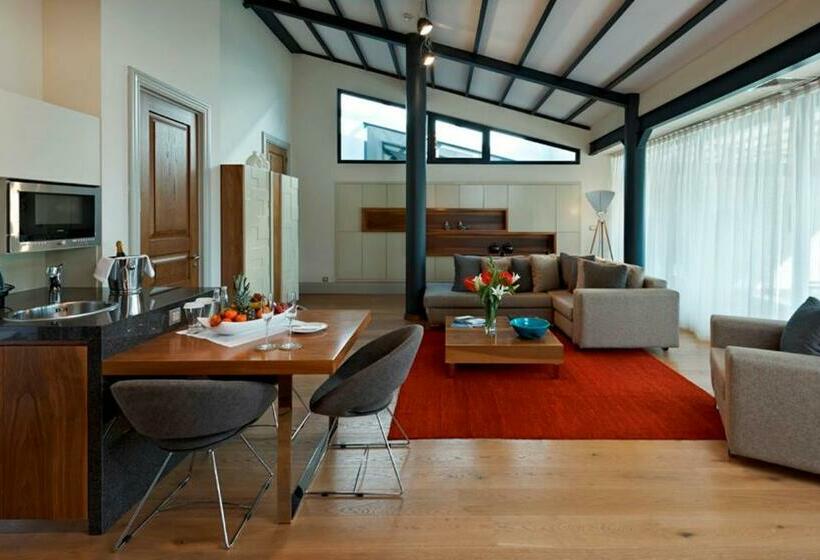 Deluxe Suite, Tomtom Suites