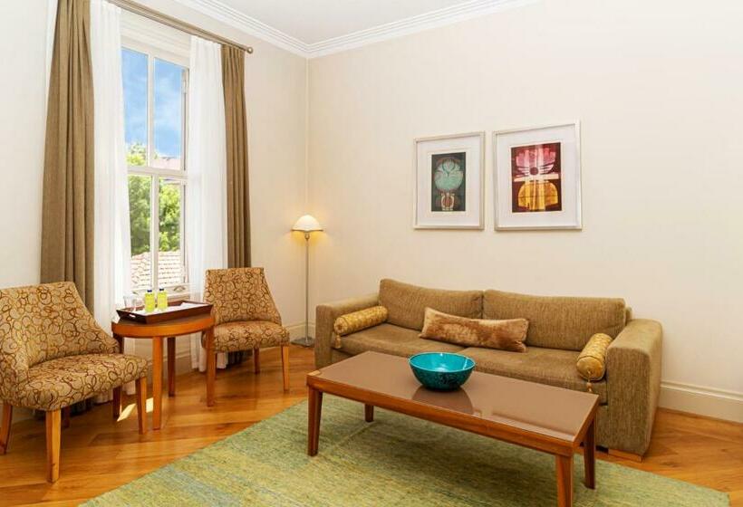 Deluxe Suite, Tomtom Suites