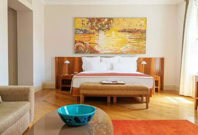 Deluxe Suite, Tomtom Suites