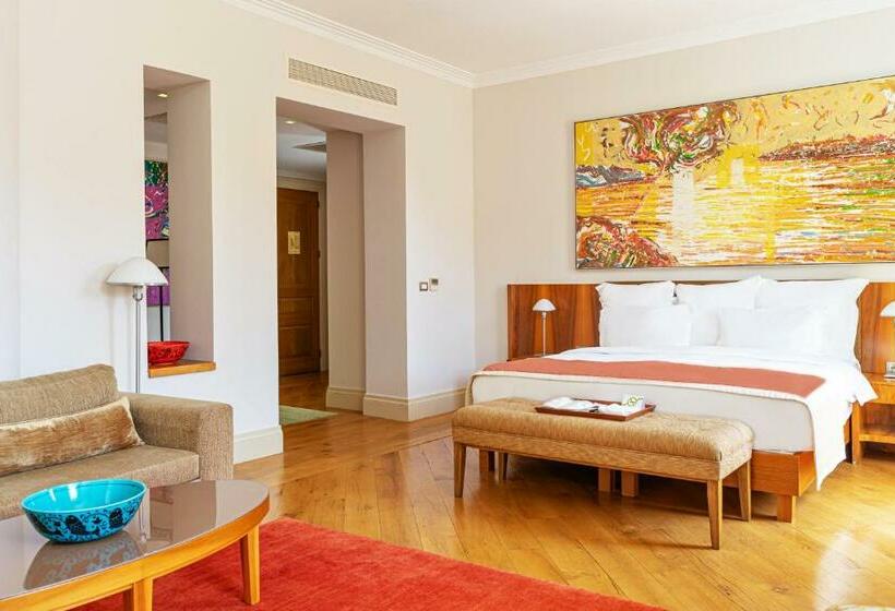 Deluxe Suite, Tomtom Suites