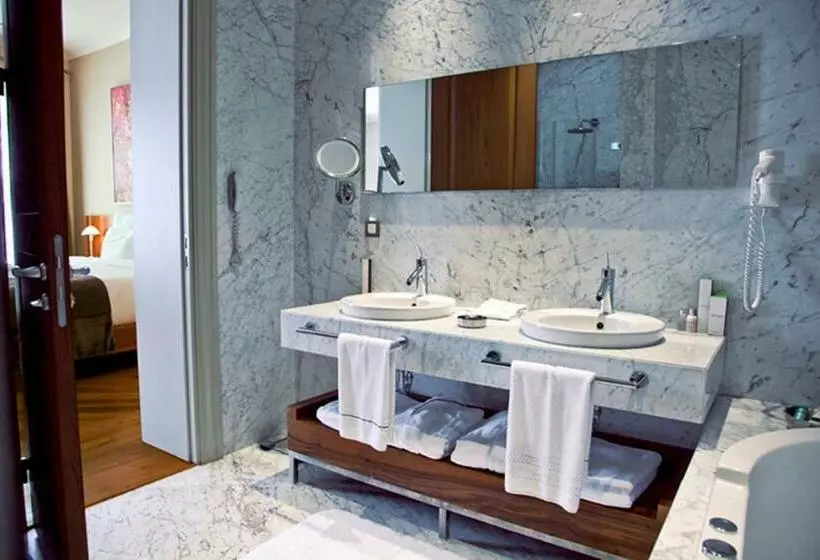 Classic Suite, Tomtom Suites