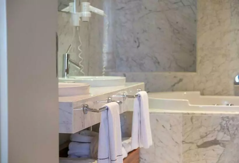 Superior Suite, Tomtom Suites