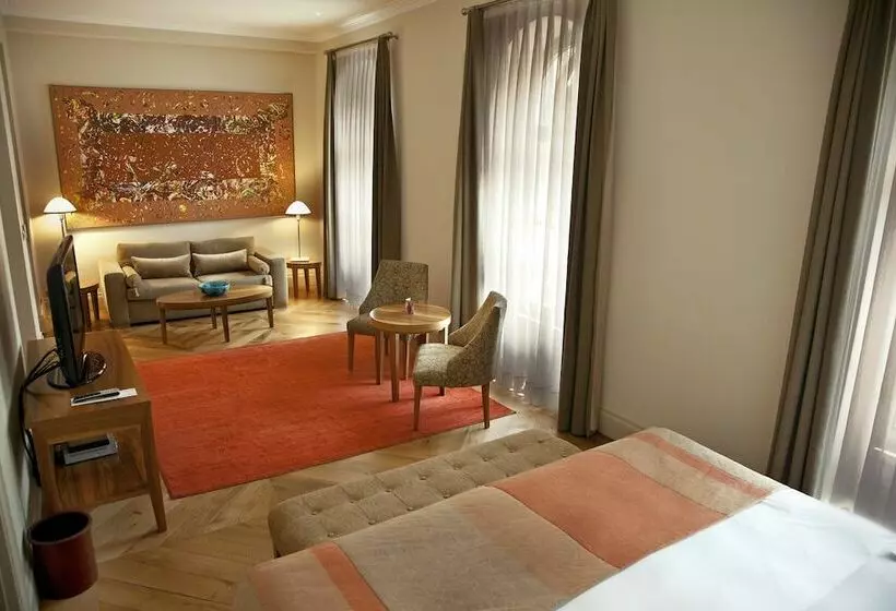 Deluxe Suite, Tomtom Suites