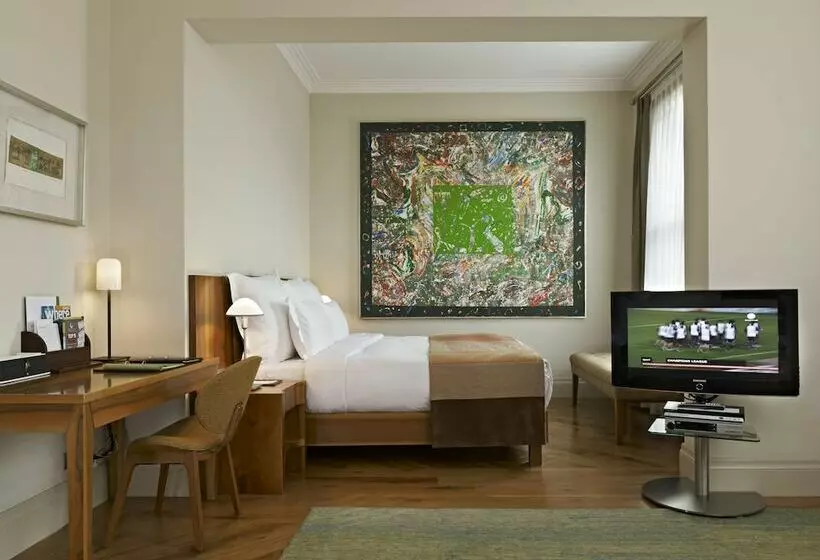 Deluxe Suite, Tomtom Suites