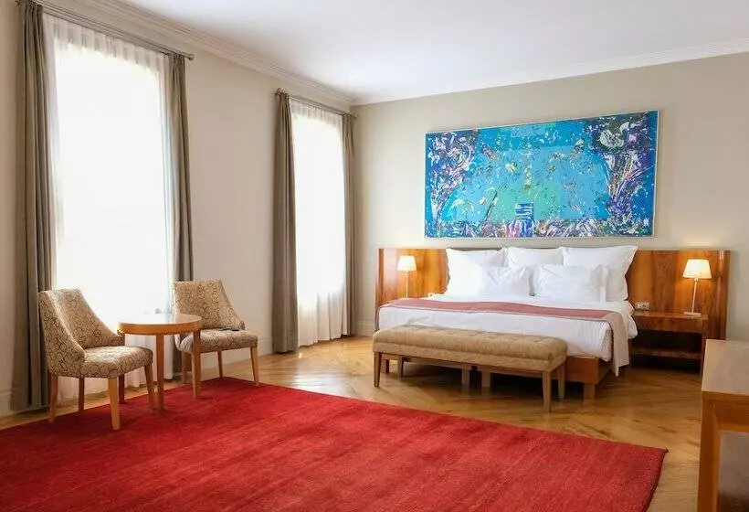 Superior Suite, Tomtom Suites