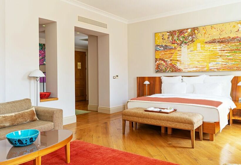 Deluxe Suite, Tomtom Suites