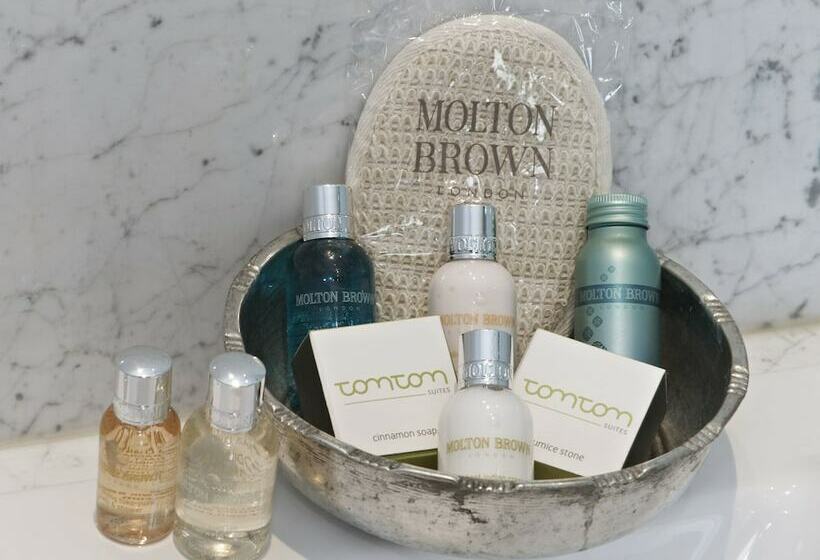 Deluxe Suite, Tomtom Suites