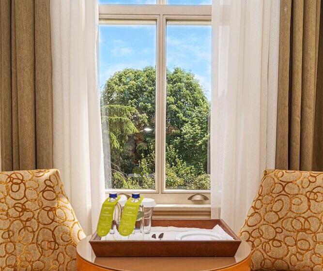 Deluxe Suite, Tomtom Suites