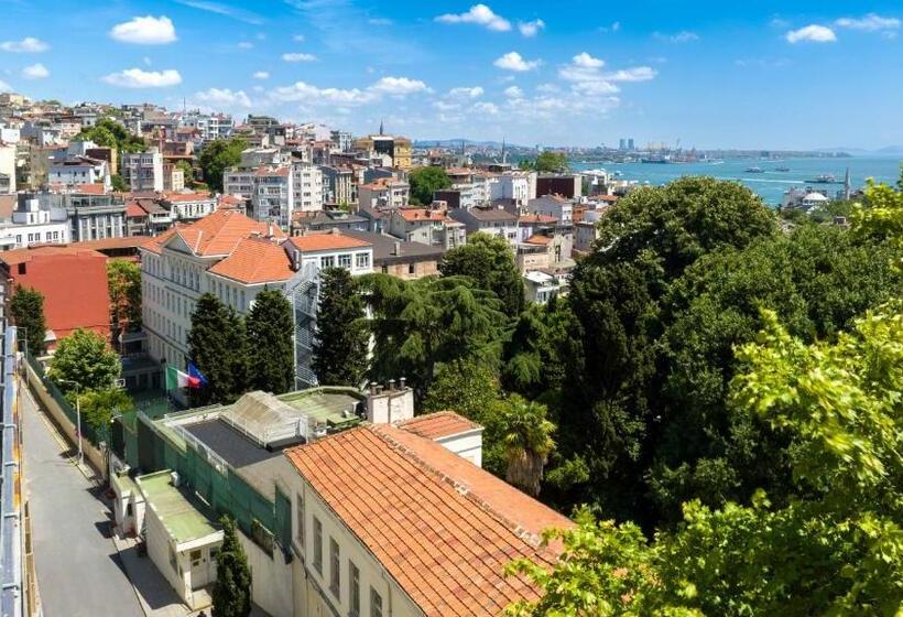 Deluxe Suite, Tomtom Suites