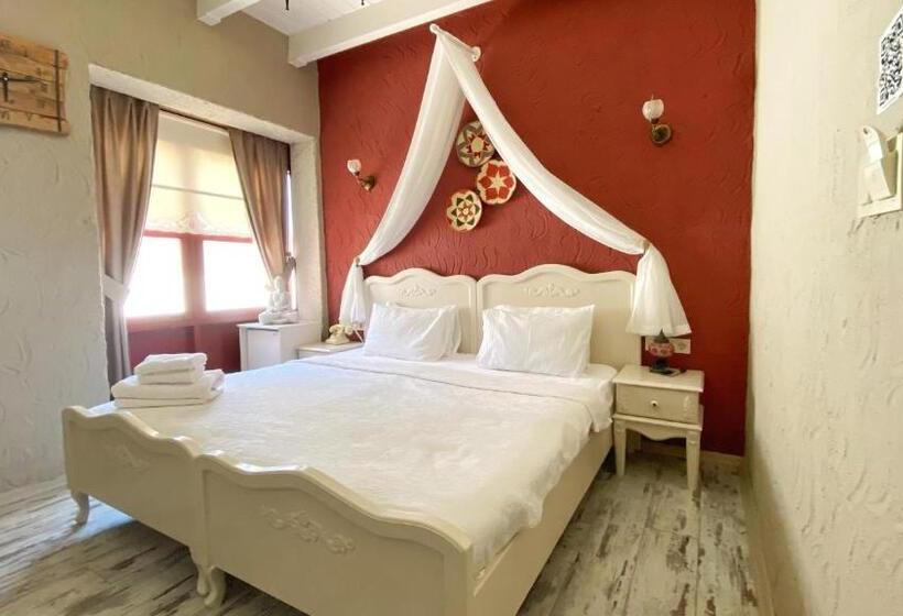 Deluxe Rum, Rue D Azur Alaçatı