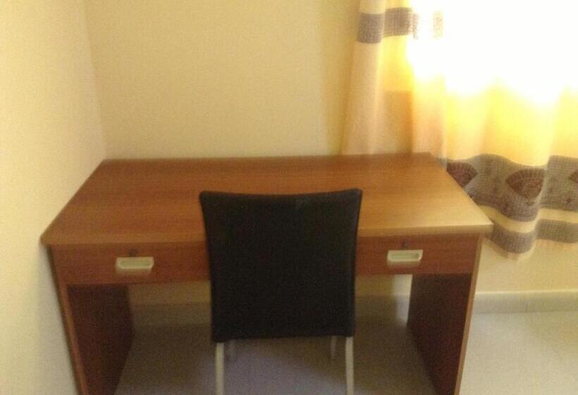 اتاق استاندارد, Cristina