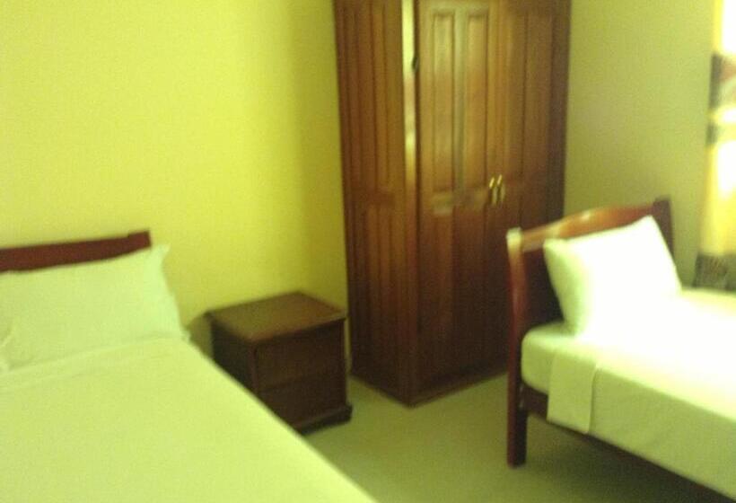 اتاق استاندارد سه نفره, Cristina