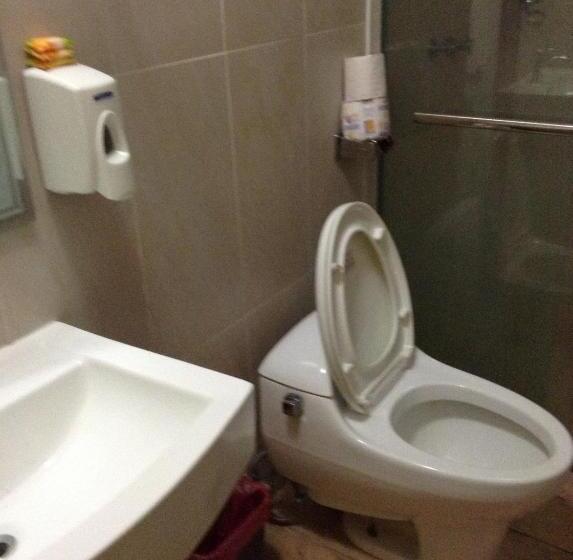 اتاق خانوادگی, Cristina