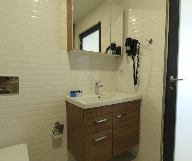 Camera Familiare, Tut