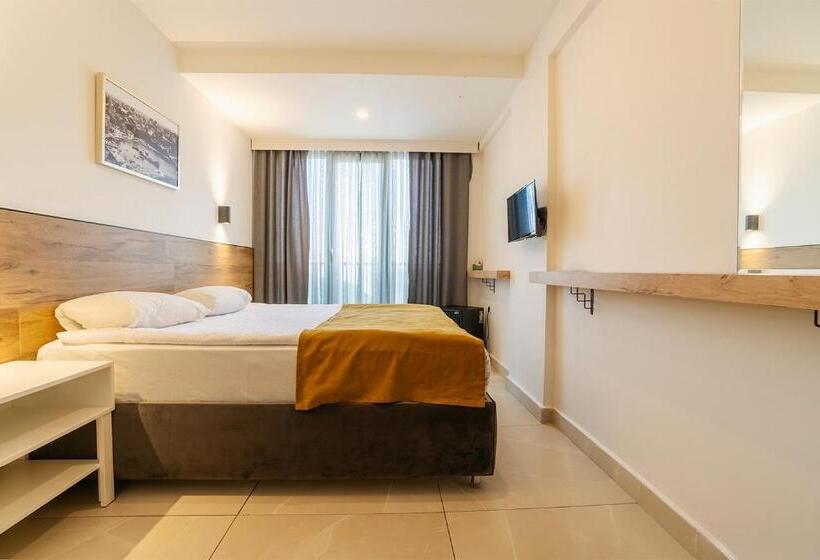 Camera Standard, Tut