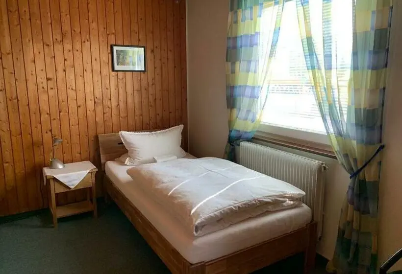 Standard Kolmen Hengen Huone, Garni Siedlerstube