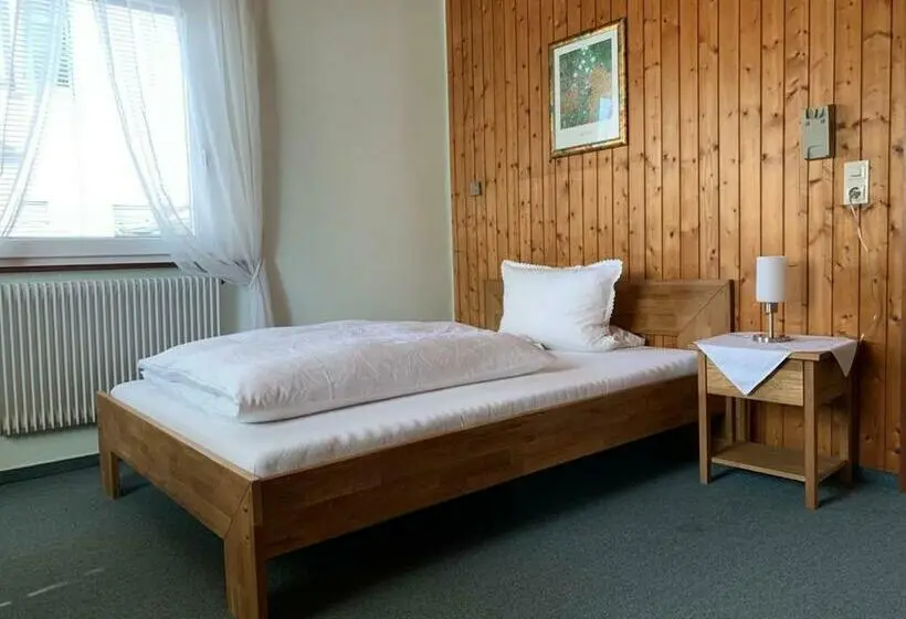 Standard Kolmen Hengen Huone, Garni Siedlerstube