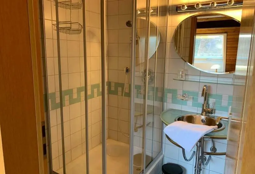 Standard Kolmen Hengen Huone, Garni Siedlerstube