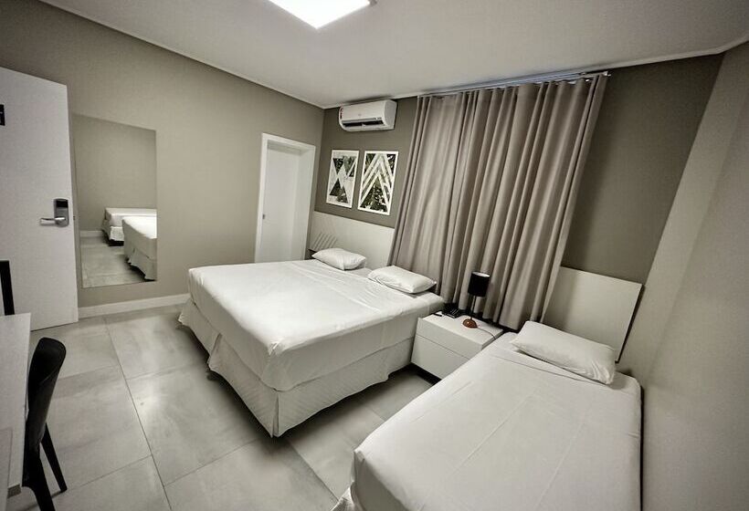 デラックストリプルルーム, Dm