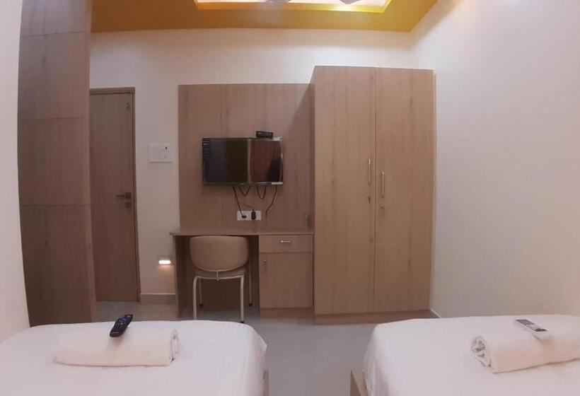 Economy Zimmer, Jfive Residency