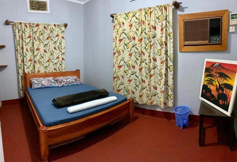 패밀리 방갈로, Pazuri Hostel