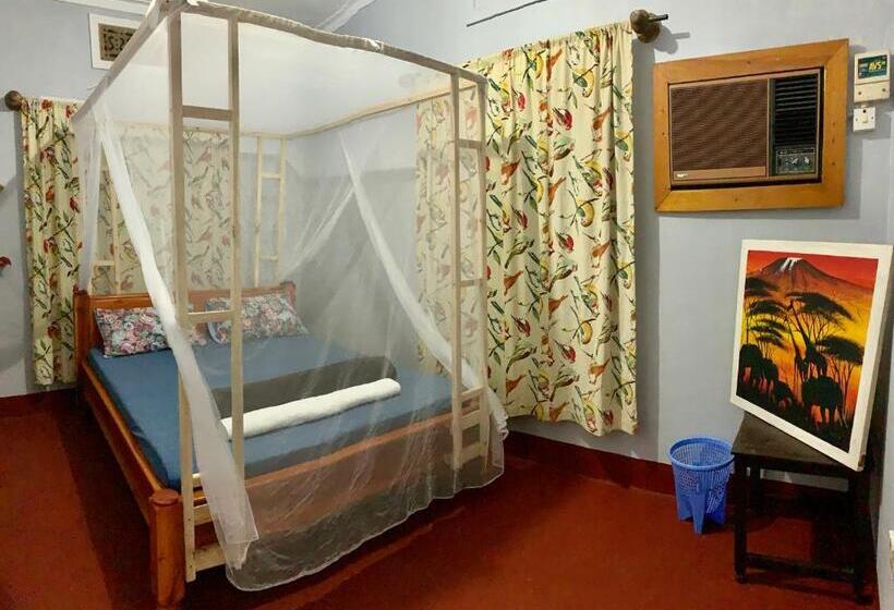 패밀리 방갈로, Pazuri Hostel