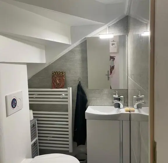 ベーシックルーム, La Maison Bleue à 2 Pas Du Lac Du Neuchâtel