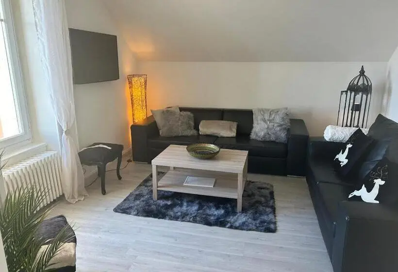 1 Bedroom Apartment Lake View, La Maison Bleue à 2 Pas Du Lac Du Neuchâtel